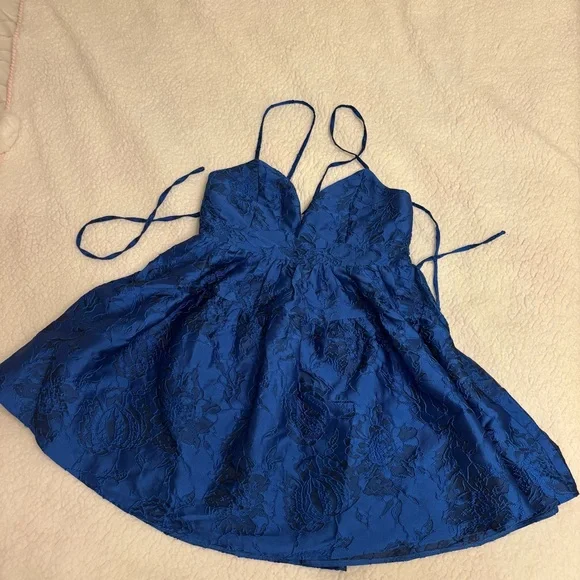 Selfie Leslie Maybelle Jacquard A-Line Mini Dress
Royal - Picture 3 of 8